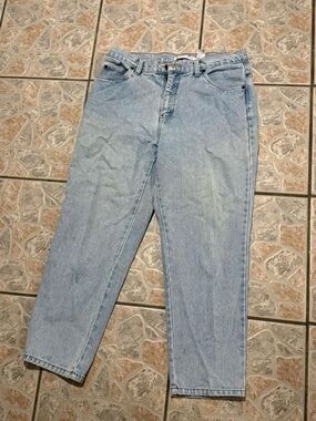 Bill Blass Light Wash Denim Jeans - Easy Fit - Light Blue